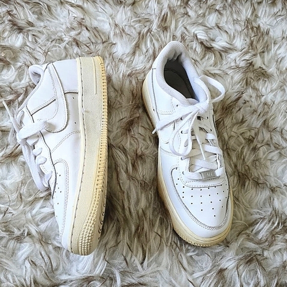 Nike White Airforce 1 Sneakers Size 7🌴✌️ - Picture 2 of 9
